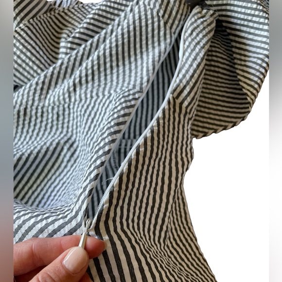 Off the Shoulder Missguided Grey Striped Flare bottom mini dress. Size 4 / small - Picture 5 of 9